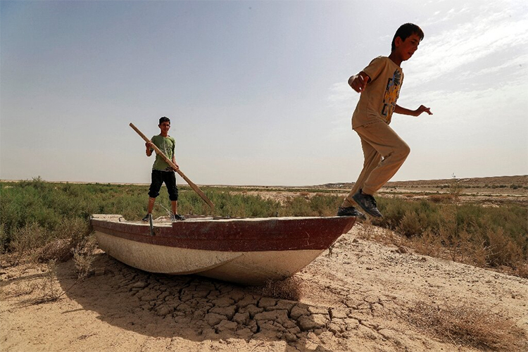 Iraq, irrigation reservoir, Lake Hamrin